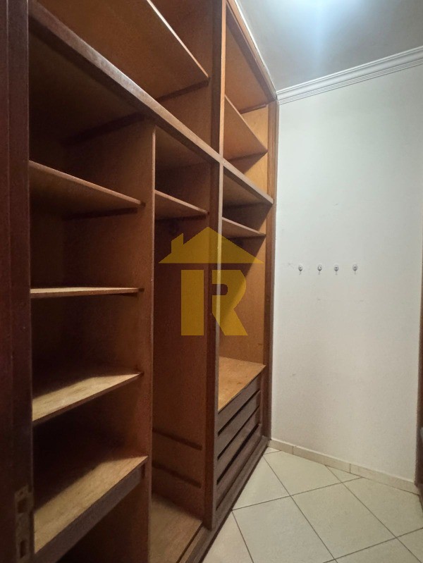 Casa com 3 quartos à venda, 276m² — foto 38 de 47