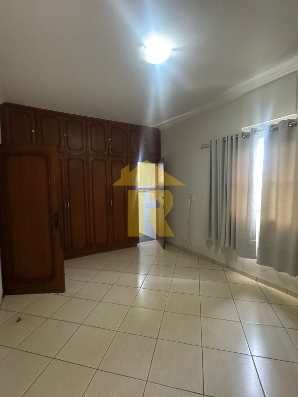 Casa com 3 quartos à venda, 276m² — foto 43 de 47
