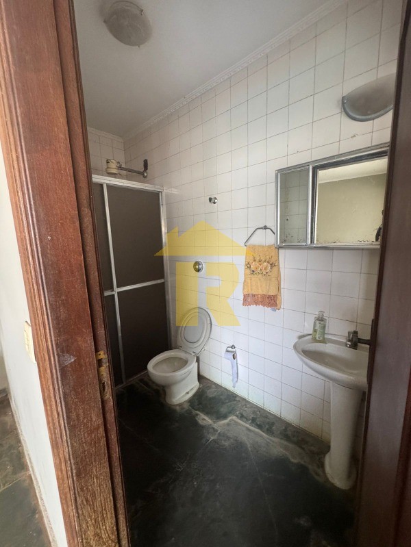 Casa com 3 quartos à venda, 276m² — foto 30 de 47