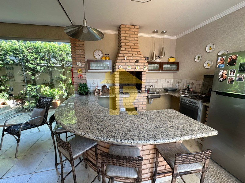 Casa de Condomínio com 3 quartos à venda, 340m² — foto 13 de 37