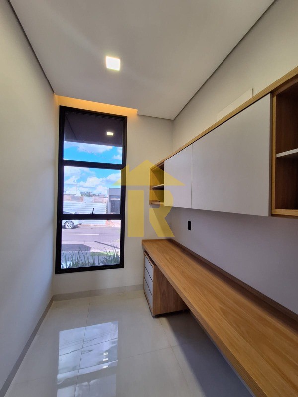 Casa de Condomínio com 3 quartos à venda, 190m² — foto 3 de 33