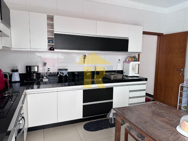 Casa de Condomínio com 3 quartos à venda, 183m² — foto 10 de 34