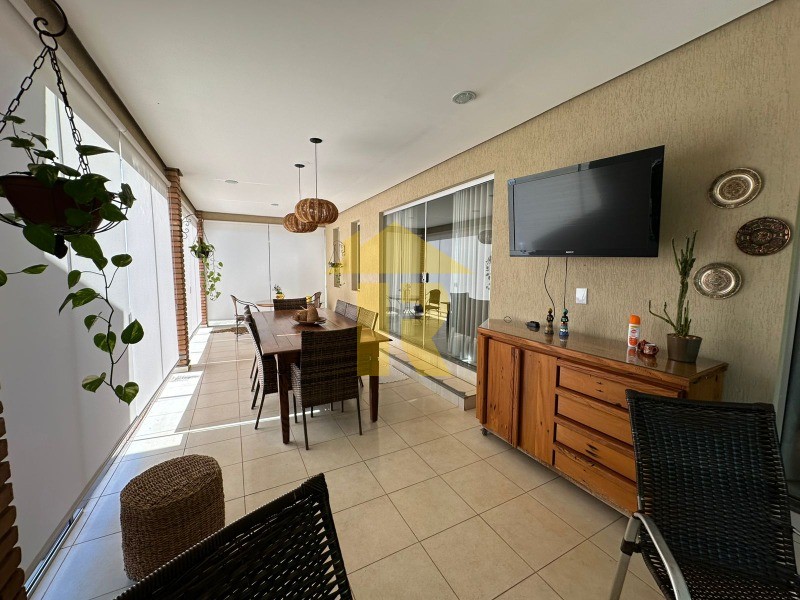 Casa de Condomínio com 3 quartos à venda, 340m² — foto 16 de 37