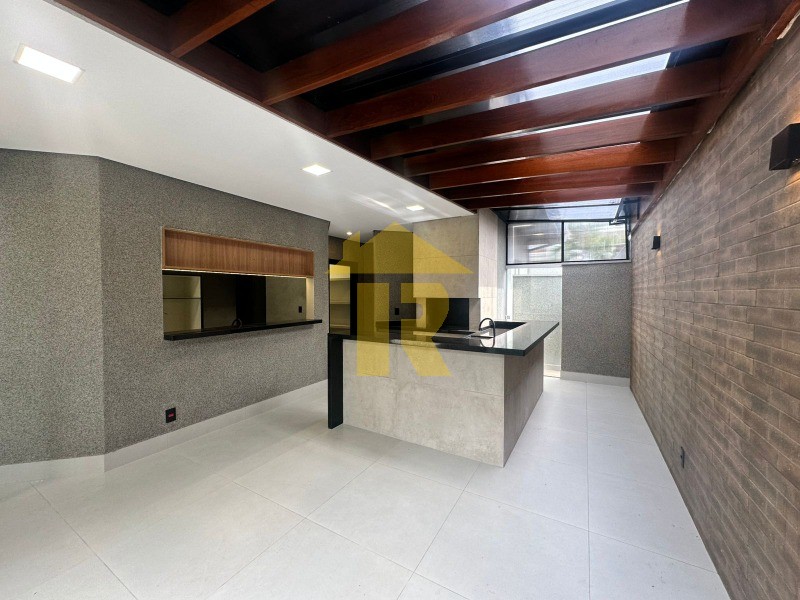 Casa de Condomínio com 3 quartos à venda, 210m² — foto 14 de 39