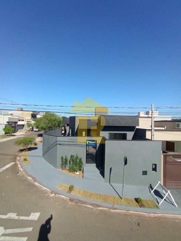 Casa com 3 quartos à venda, 142m² — foto 2 de 44
