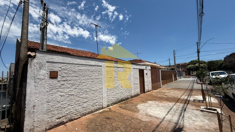Casa com 3 quartos à venda, 185m² — foto 2 de 24