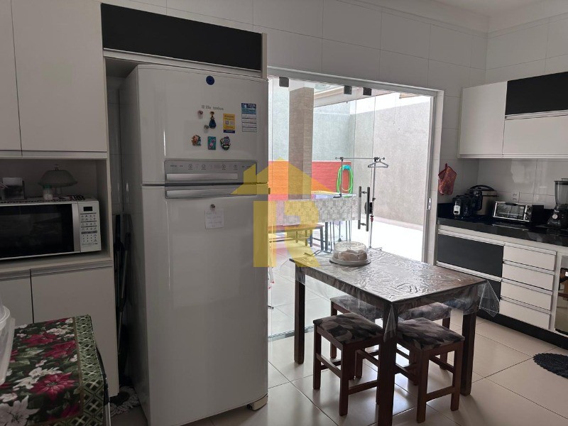 Casa de Condomínio com 3 quartos à venda, 183m² — foto 12 de 34