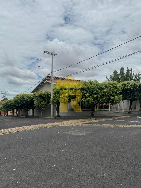 Casa com 3 quartos à venda, 276m² — foto 3 de 47