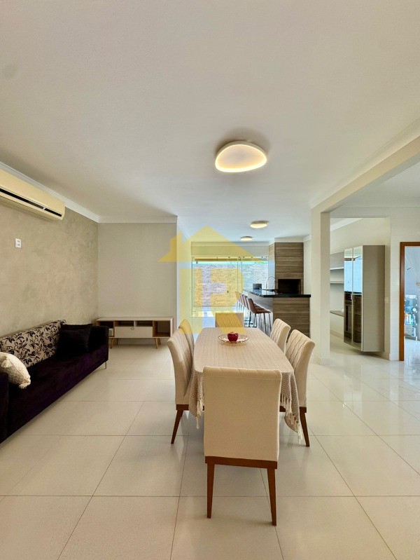 Casa de Condomínio com 3 quartos à venda, 208m² — foto 15 de 35