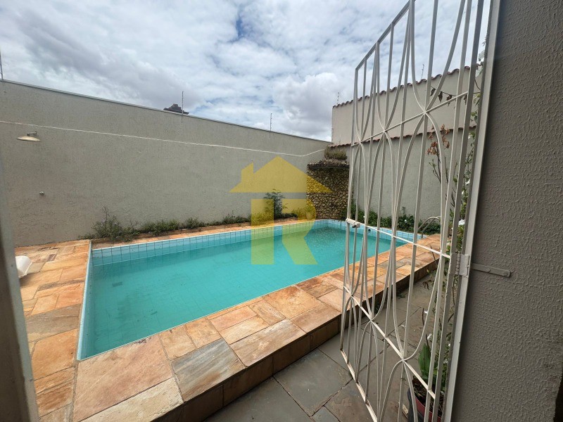 Casa com 3 quartos à venda, 276m² — foto 23 de 47