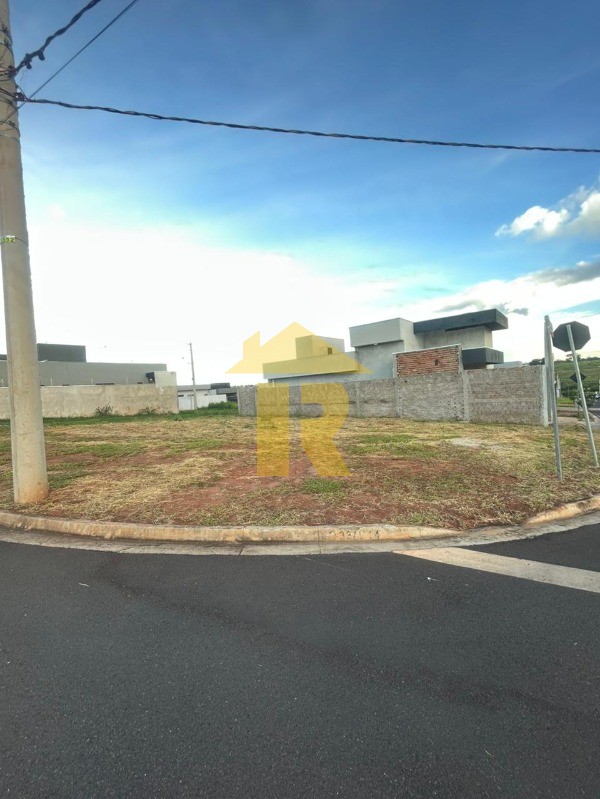 Terreno / Lote / Condomínio  à venda, 248m² — foto 1 de 20