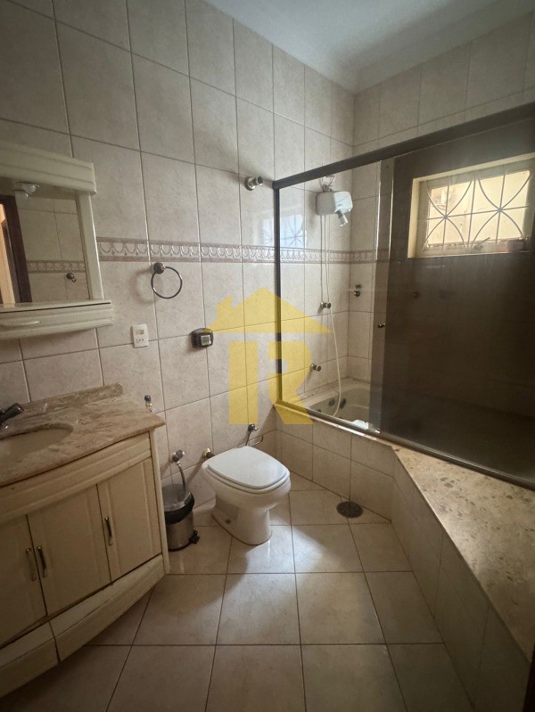 Casa com 3 quartos à venda, 276m² — foto 35 de 47