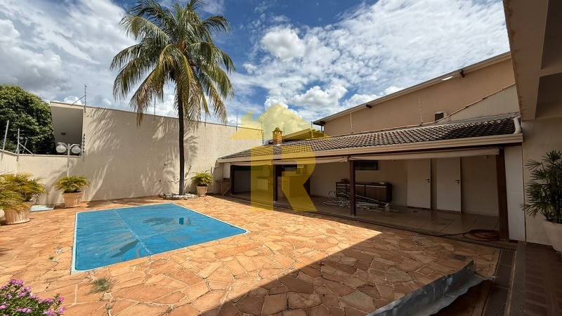 Casa com 3 quartos à venda, 270m² — foto 12 de 25