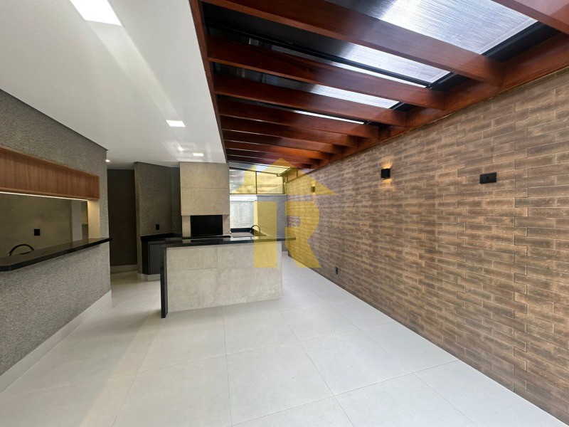 Casa de Condomínio com 3 quartos à venda, 210m² — foto 13 de 39