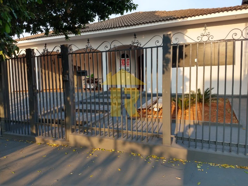 Casa com 4 quartos à venda, 290m² — foto 2 de 27