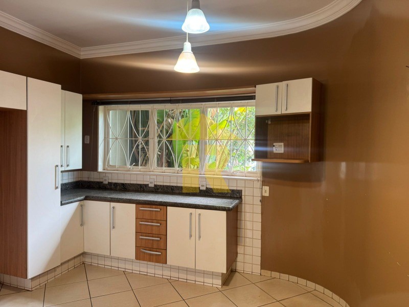 Casa com 3 quartos à venda, 276m² — foto 17 de 47
