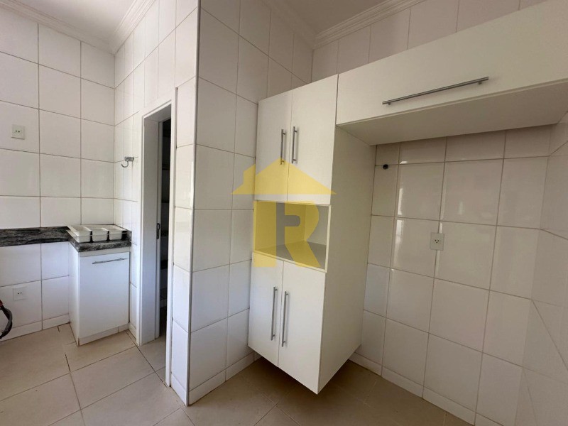 Casa de Condomínio com 4 quartos para aluguel, 550m² — foto 12 de 31