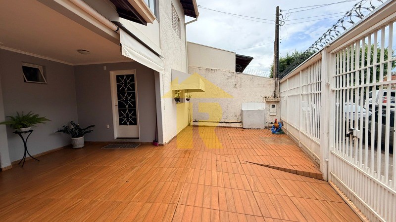 Casa com 3 quartos à venda, 134m² — foto 3 de 32