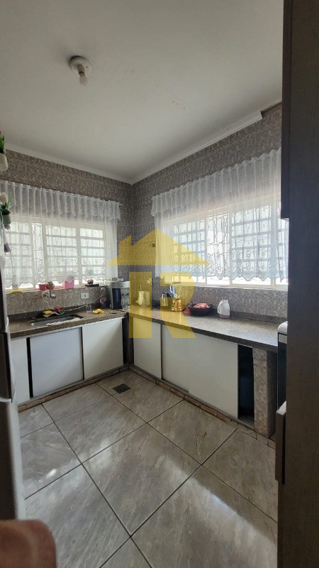 Casa com 3 quartos à venda, 225m² — foto 9 de 29