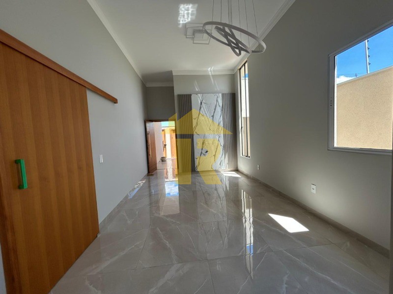 Casa com 3 quartos à venda, 129m² — foto 1 de 25