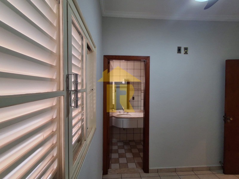 Casa com 4 quartos à venda, 340m² — foto 34 de 49