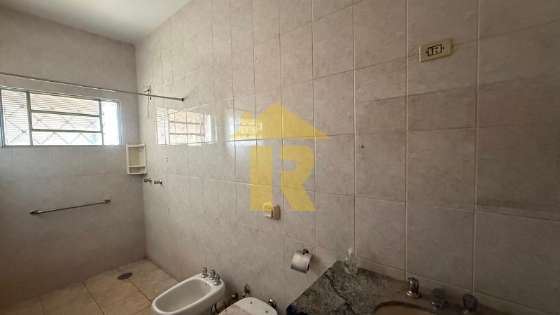 Casa com 3 quartos à venda, 240m² — foto 16 de 42