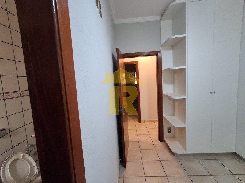 Casa com 4 quartos à venda, 340m² — foto 33 de 49