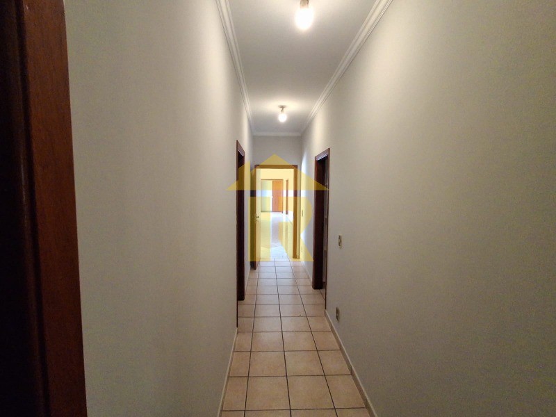 Casa com 4 quartos à venda, 340m² — foto 30 de 49