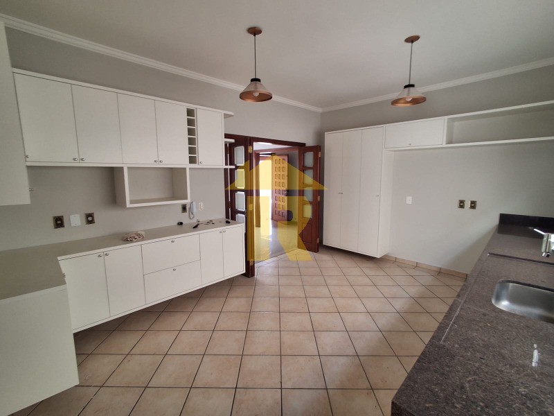 Casa com 4 quartos à venda, 340m² — foto 15 de 49