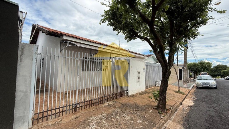 Casa com 3 quartos à venda, 240m² — foto 3 de 42
