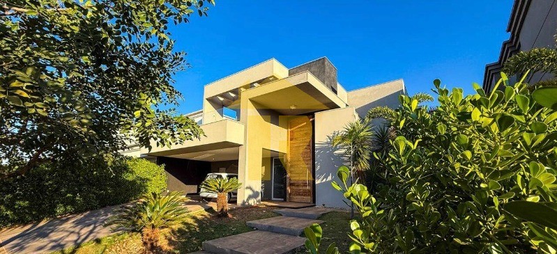Casa de Condomínio com 4 quartos para aluguel, 318m² — foto 2 de 22