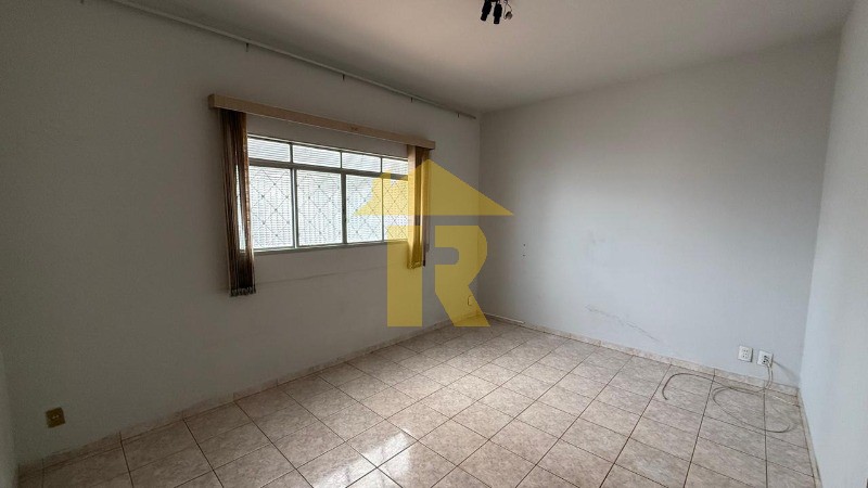 Casa com 3 quartos à venda, 240m² — foto 10 de 42