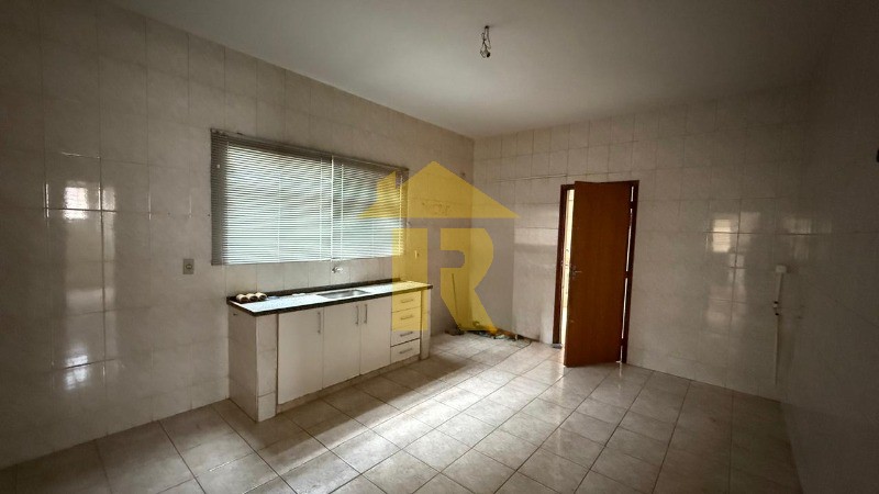 Casa com 3 quartos à venda, 240m² — foto 22 de 42