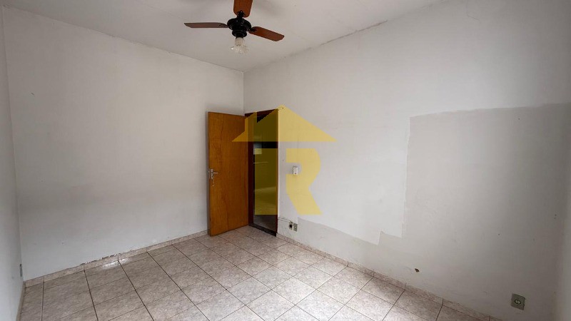Casa com 3 quartos à venda, 240m² — foto 18 de 42