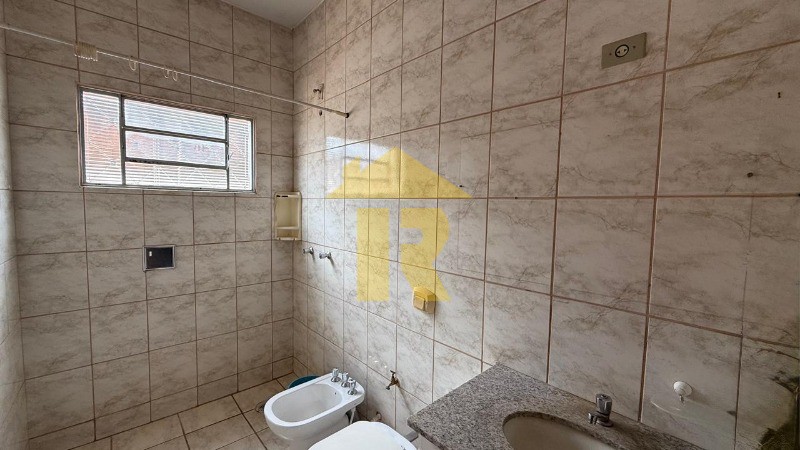 Casa com 3 quartos à venda, 240m² — foto 12 de 42
