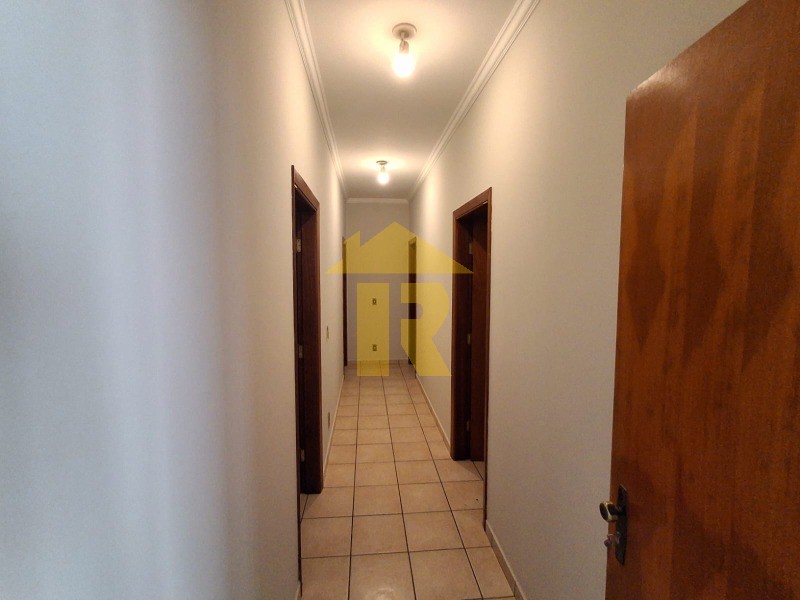 Casa com 4 quartos à venda, 340m² — foto 31 de 49