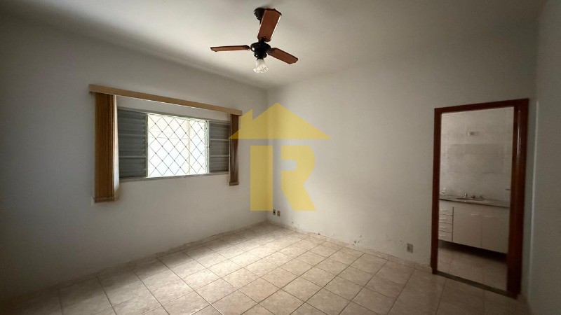 Casa com 3 quartos à venda, 240m² — foto 19 de 42