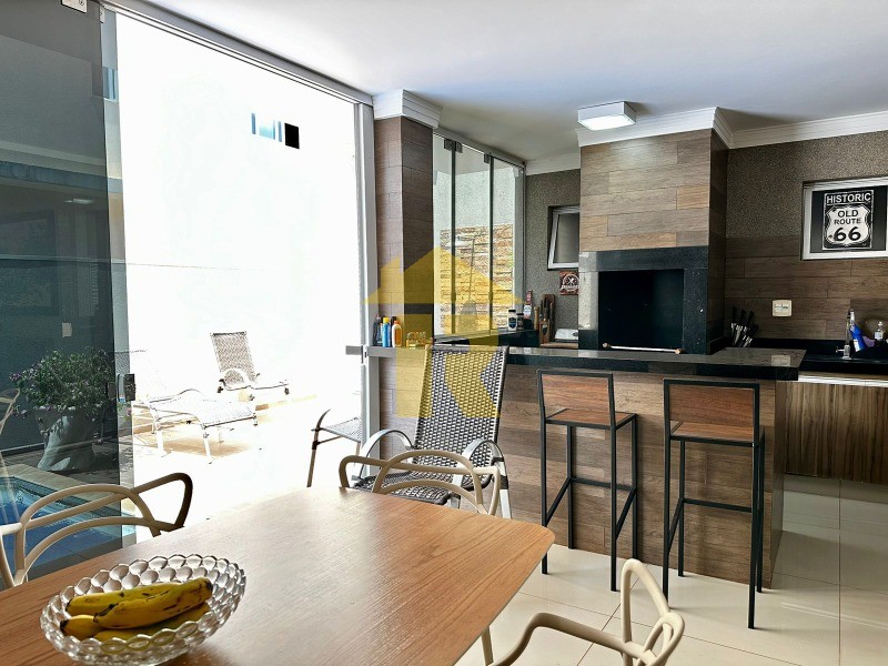 Casa de Condomínio com 3 quartos à venda, 211m² — foto 9 de 21