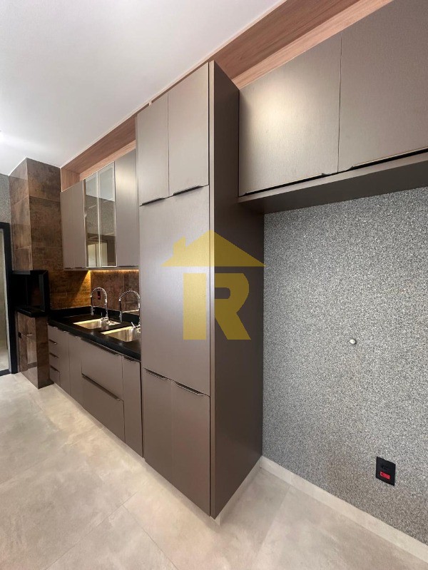 Casa de Condomínio com 3 quartos à venda, 240m² — foto 17 de 39