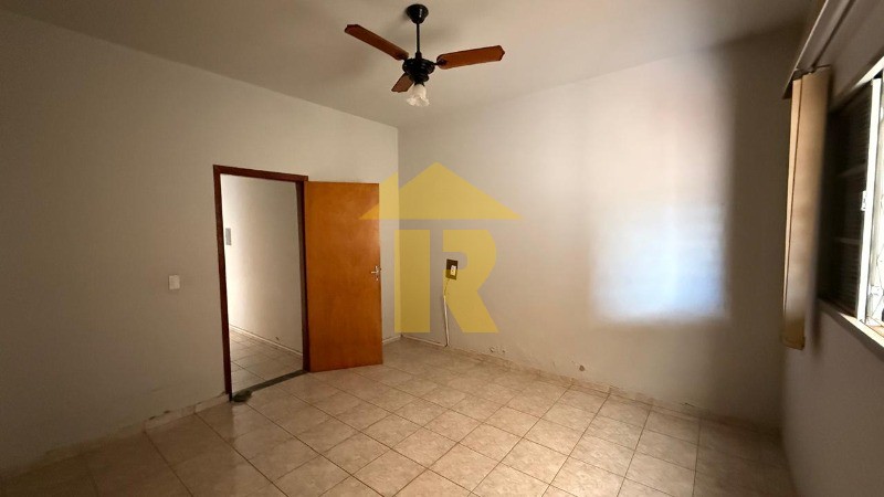 Casa com 3 quartos à venda, 240m² — foto 17 de 42