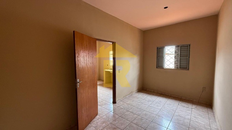 Casa com 3 quartos à venda, 240m² — foto 34 de 42