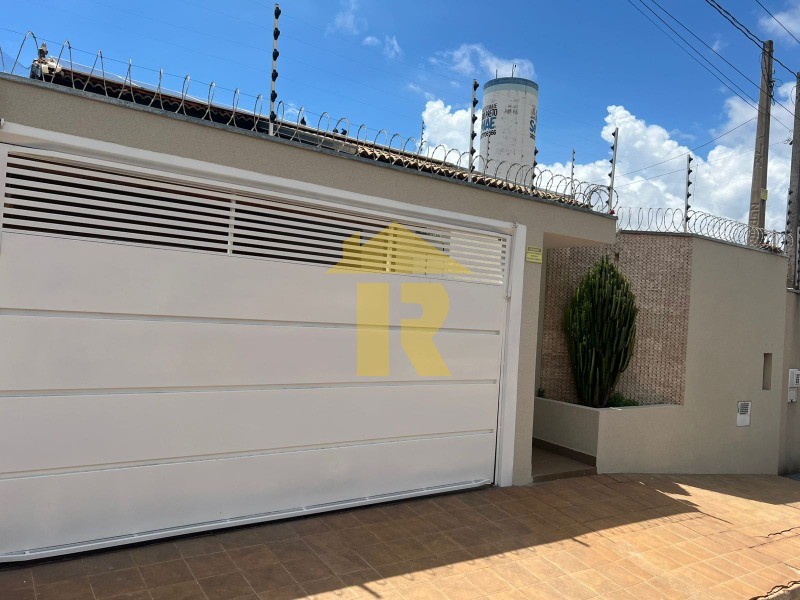 Casa com 2 quartos à venda, 100m² — foto 2 de 21