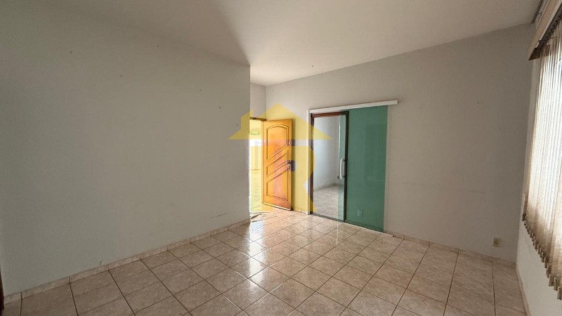 Casa com 3 quartos à venda, 240m² — foto 8 de 42