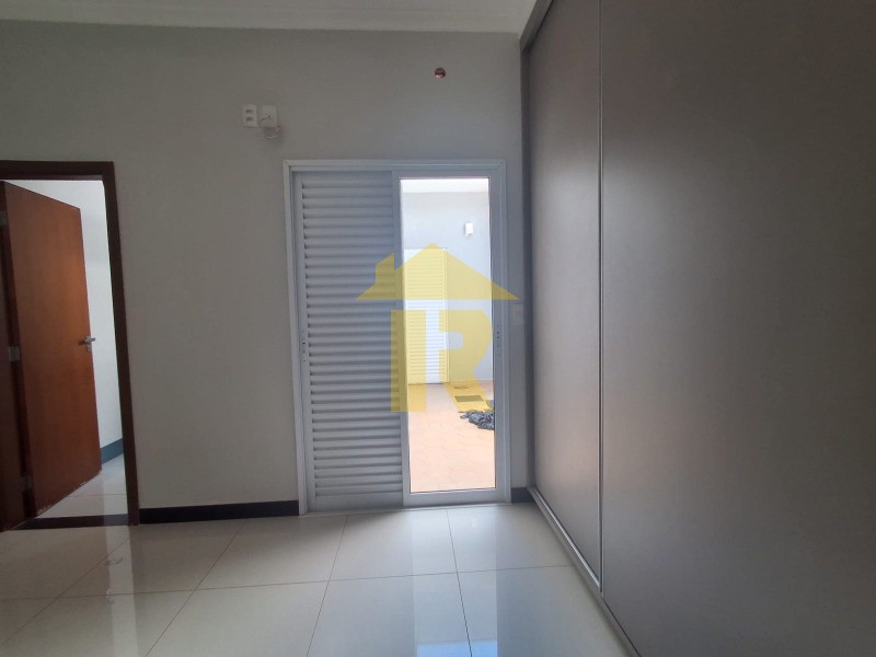 Casa de Condomínio com 3 quartos à venda e aluguel, 235m² — foto 32 de 48