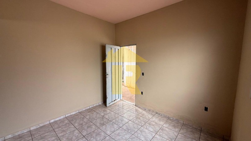 Casa com 3 quartos à venda, 240m² — foto 37 de 42