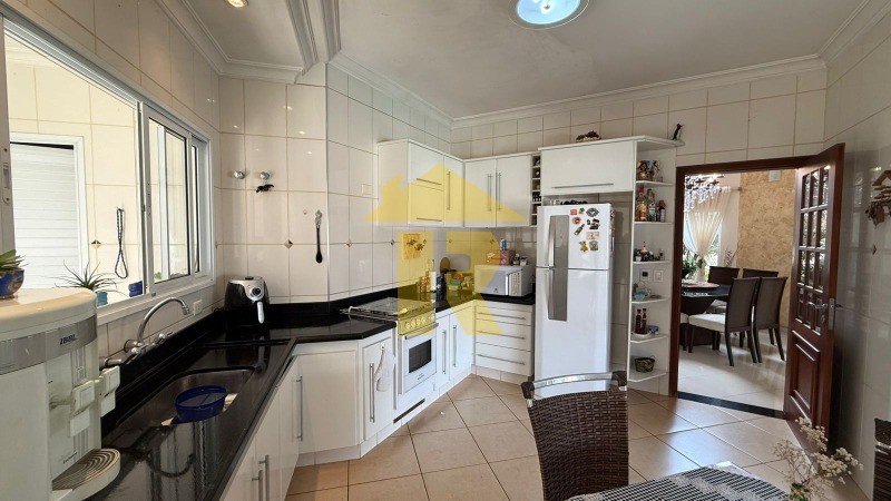 Casa de Condomínio com 3 quartos à venda, 300m² — foto 28 de 44
