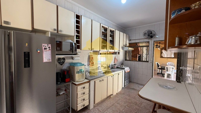 Casa com 3 quartos à venda, 172m² — foto 18 de 38