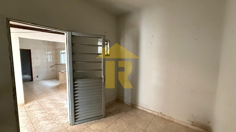 Casa com 3 quartos à venda, 240m² — foto 35 de 42