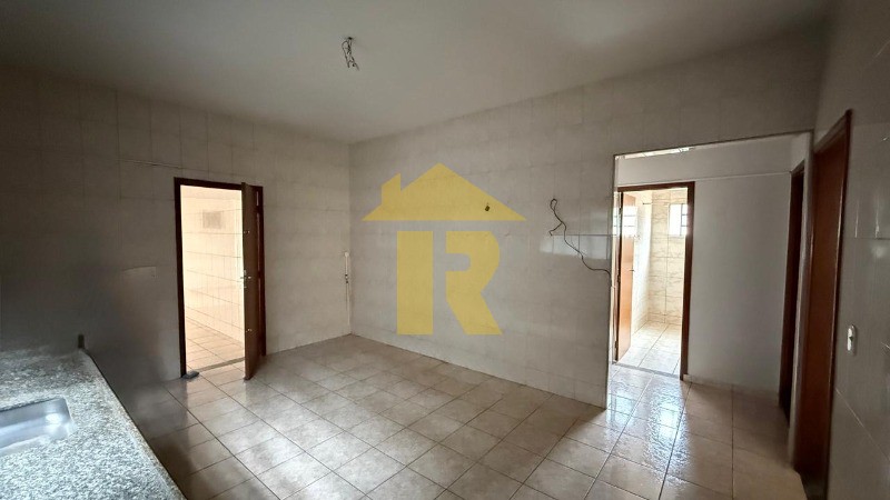 Casa com 3 quartos à venda, 240m² — foto 21 de 42