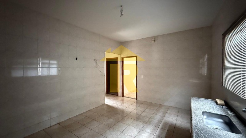 Casa com 3 quartos à venda, 240m² — foto 20 de 42